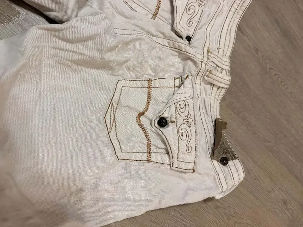 Industrial Cotton Y2K White Denim Bermuda Shorts with Thick Contrast Stitching S